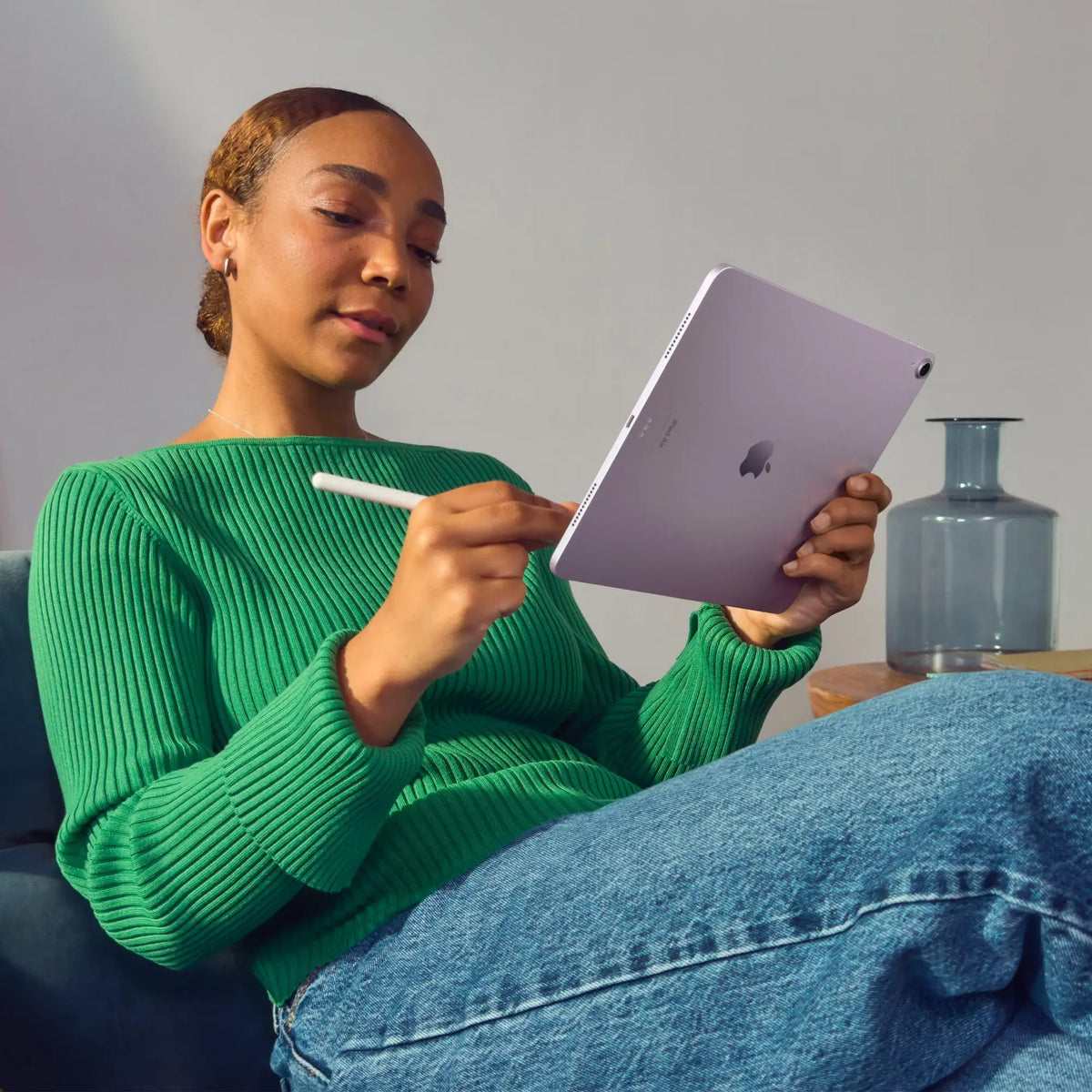 Apple - 13-inch iPad Air M2 chip Built for Apple Intelligence Wi-Fi 128GB - Purple - Image 6