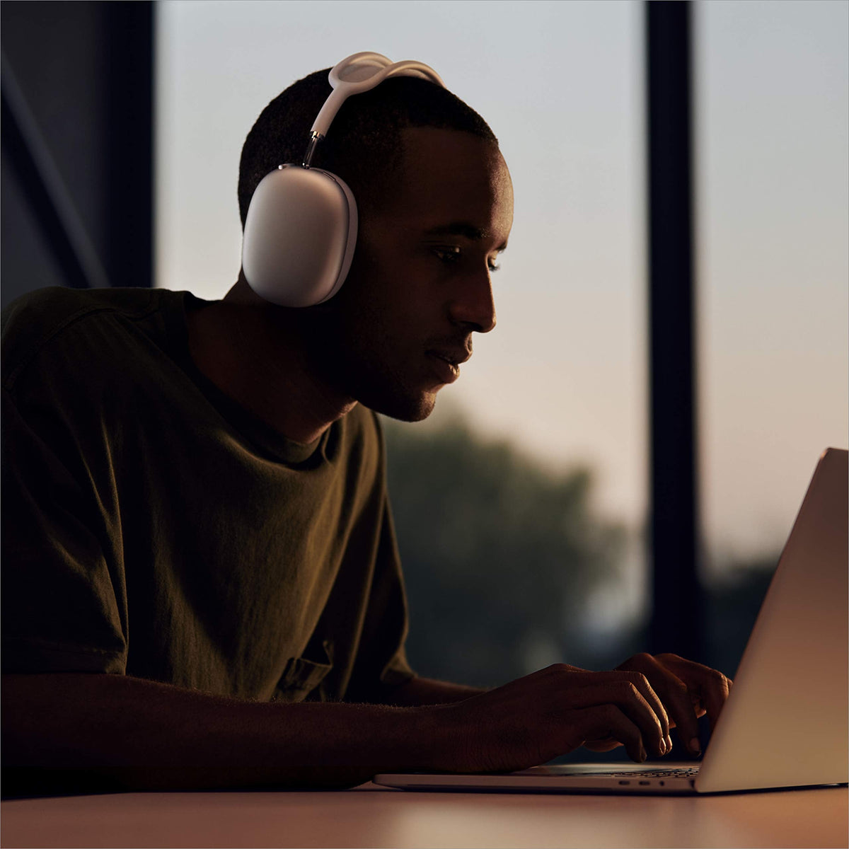 Apple AirPods Max - Space Gray - MGYH3AM/A - Image 4