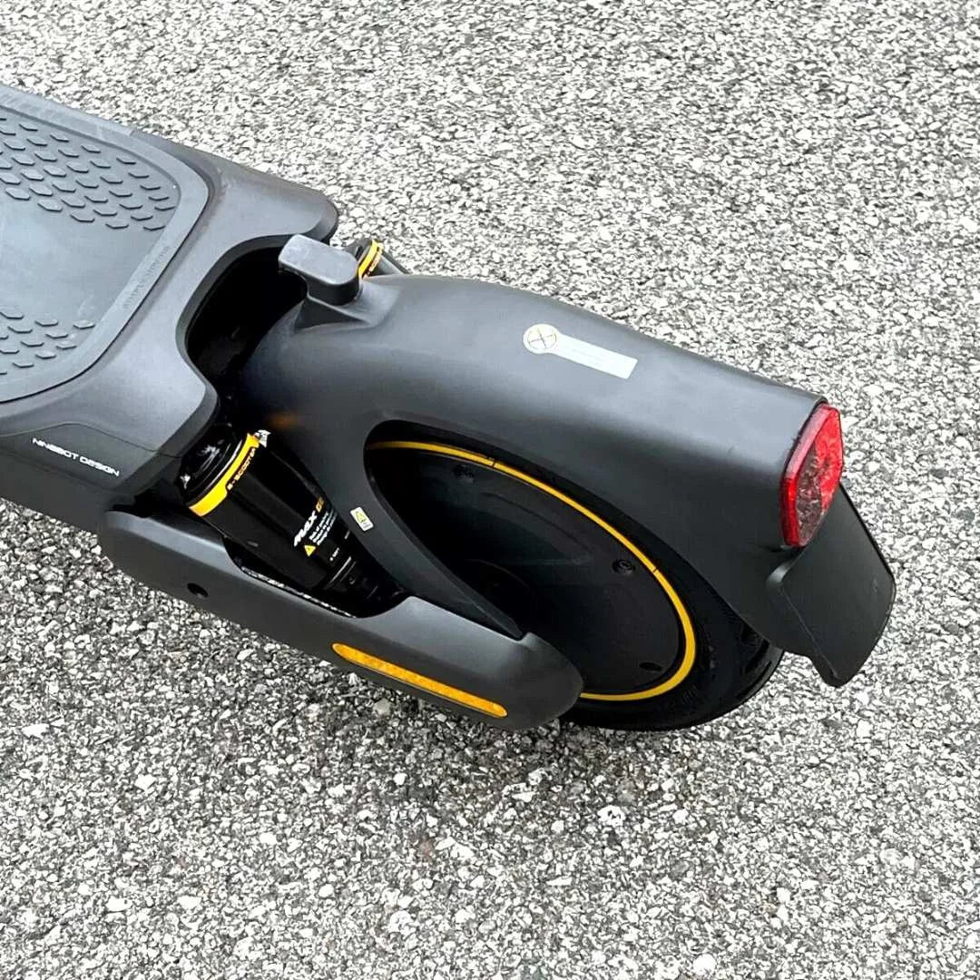 Segway - Max G2 Electric Kick Scooter Foldable w/ 43 Mile Range and 22 MPH Max Speed - Black - Good Condition - Image 5